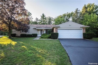 2280 Geyer Ct, Lake Orion, MI 48360