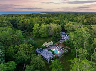 180 Pilot Hill Farm Rd, Vineyard Haven, MA 02568