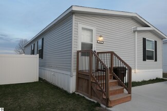 1073 Hemlock Dr, Mount Pleasant, MI 48858