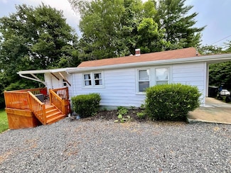 61 Cricket Ln, Galax, VA 24333