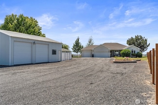 4724 Airway Dr NE, Moses Lake, WA 98837