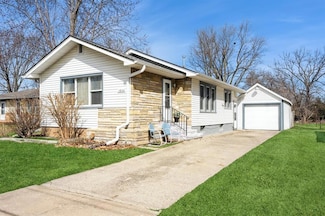 1602 N 2nd Ave W, Newton, IA 50208