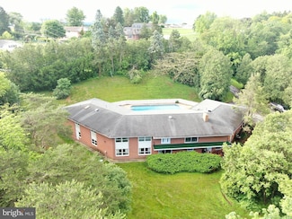 25 Sheffield Dr, Chambersburg, PA 17201