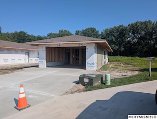 534 River Bend Ct, Mason City, IA 50401