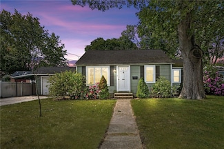 82 Vera St, Warwick, RI 02886