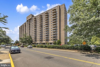 1225 Martha Custis Dr Unit 914, Alexandria, VA 22302