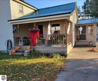 103 Arbor St, Kalkaska, MI 49646
