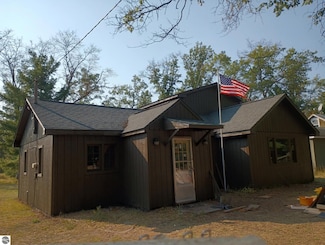 4599 Shady Ln, Oscoda, MI 48750