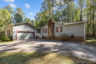 2415 Overbrook Ln, Sanford, NC 27330