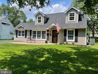 78 Verdant Rd, Levittown, PA 19057