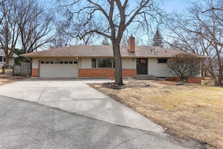 3173 Vicki Ln, Hopkins, MN 55305