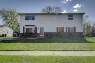 467 S 2nd St, Peotone, IL 60468