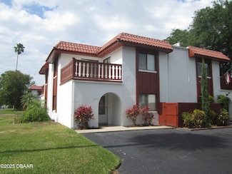2073 Oak Meadow Cir, South Daytona, FL 32119