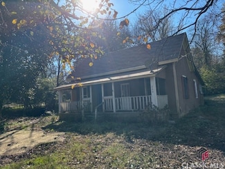 260 Spring St, Commerce, GA 30529