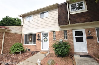 1350 Laurel Valley Dr, Waterford, MI 48327