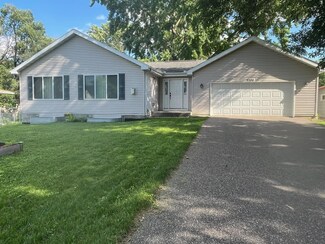 136 Horizon Cir NE, Minneapolis, MN 55421