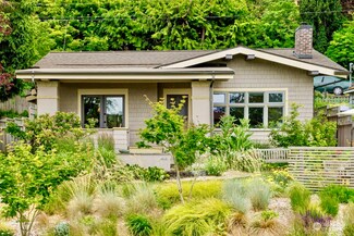 416 N Forest St, Bellingham, WA 98225
