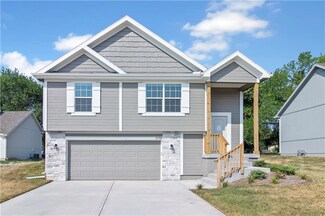 21708 Westover Rd, Peculiar, MO 64078