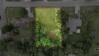 2720 Royal Ave, Groves, TX 77619