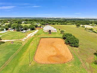1901 Melissa Ln, Cleburne, TX 76031