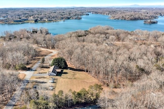 102 Woodley Rd, Moneta, VA 24121