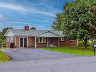 144 Shadetree Ln, Galax, VA 24333
