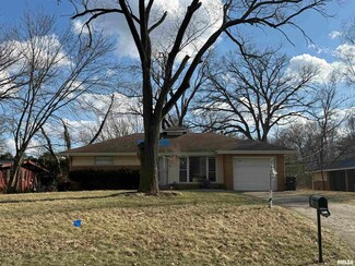 2910 W Westport Rd, Peoria, IL 61615