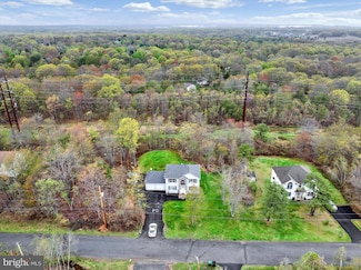 959 Cricket Ln, Long Pond, PA 18334