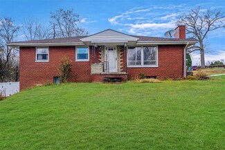 3172 Brighton Rd, Ellwood City, PA 16117