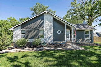 2252 NE 77th St, Kansas City, MO 64118