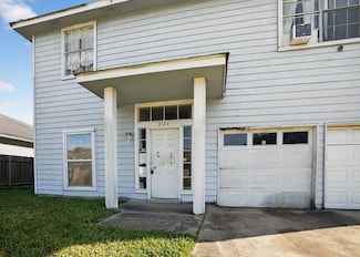 2121 Vineyard Ln, Harvey, LA 70058