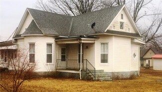 403 S East St, Sorento, IL 62086