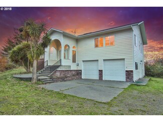 715 Kings Ave, Lakeside, OR 97449