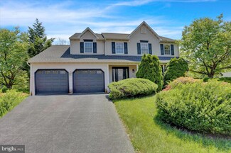 611 Firethorn Dr, Douglassville, PA 19518