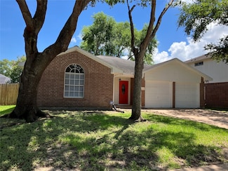 1827 Oak Ridge Dr, Kemah, TX 77565