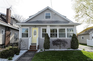 102 Wayland Rd, Syracuse, NY 13208