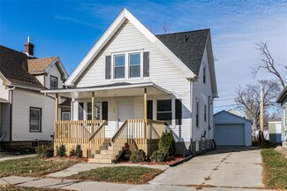 808 D Ave NW, Cedar Rapids, IA 52405