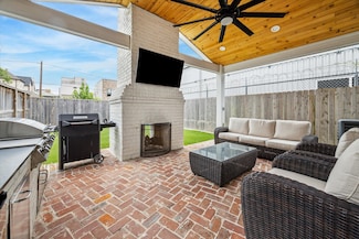 1212 Bingham St, Houston, TX 77007