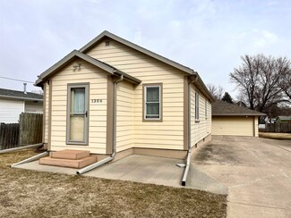 1306 Peninah St, Yankton, SD 57078