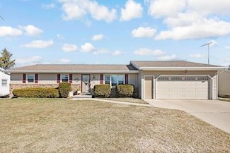 1412 Lee Cir, Manitowoc, WI 54220
