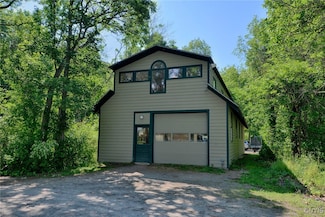 1057 Bay Shore Rd, Thousand Island Park, NY 13692