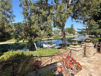 23128 Park Sorrento, Calabasas, CA 91302