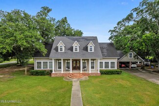 11684 River Estates Cir, Biloxi, MS 39532