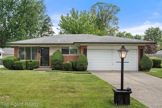 11837 Meteor Dr, Sterling Heights, MI 48313