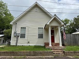 424 Water St, Woodville, MS 39669