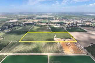 3948 13 1 4 Ave, Hanford, CA 93230