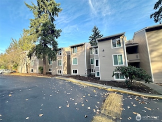 19851 25th Ave NE Unit 204, Shoreline, WA 98155