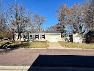 712 10th St, Spirit Lake, IA 51360