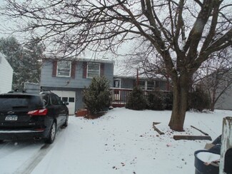 15 Coachlight Cir, Farmington, NY 14425