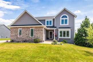 833 Goldenview Ct, Oconomowoc, WI 53066
